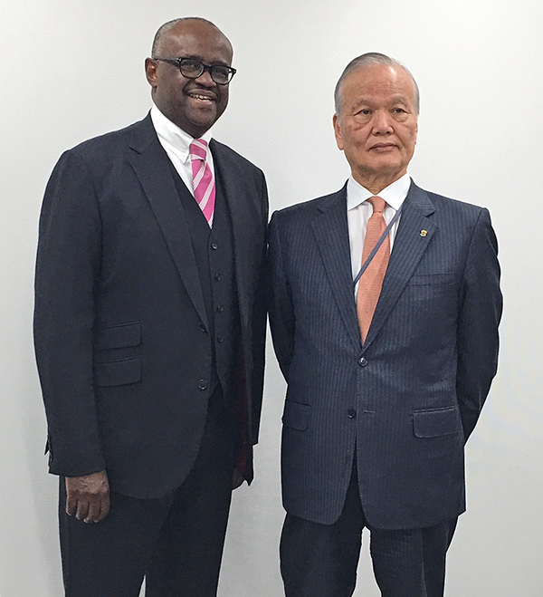 マイナ大使閣下と鈴木隆夫理事長